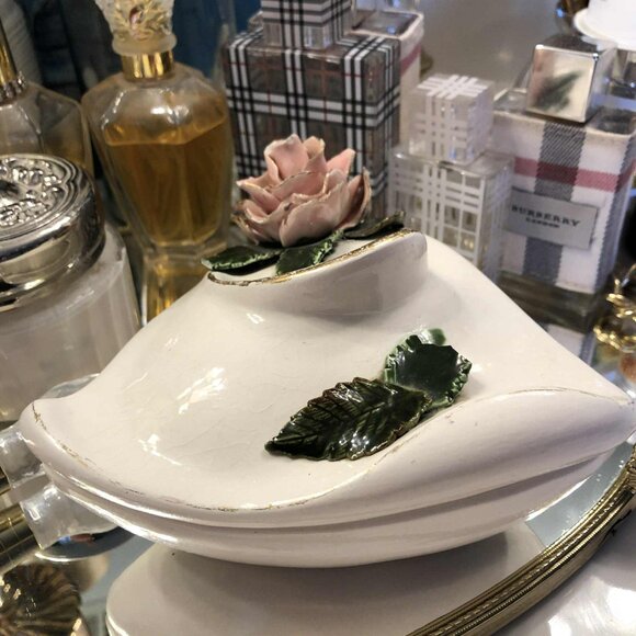 Vintage Capodimonte Style White Porcelain Vanity Powder Box w Rose Figurine Lid - Picture 8 of 10